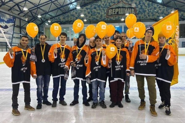 АТБ поддержал хоккейную команду «Гурьевские Лисы» в Москве